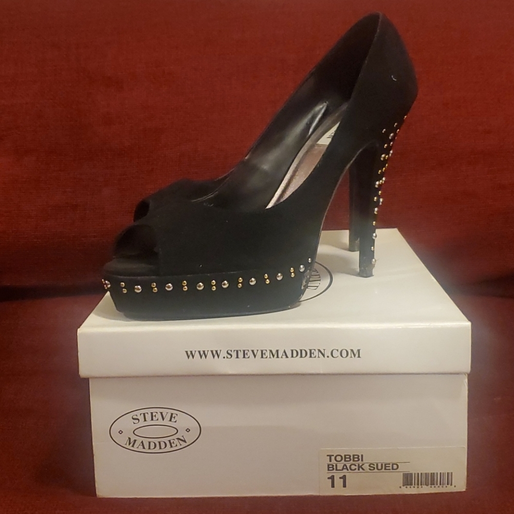 Steve Madden Tobbi Black Peeptoe Studded Heels 11